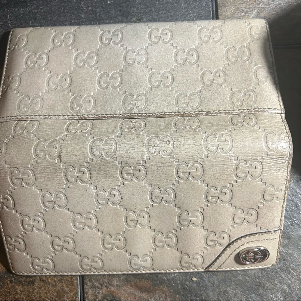 Gucci Beige GG Embossed Card Holder - Picture 2 of 5